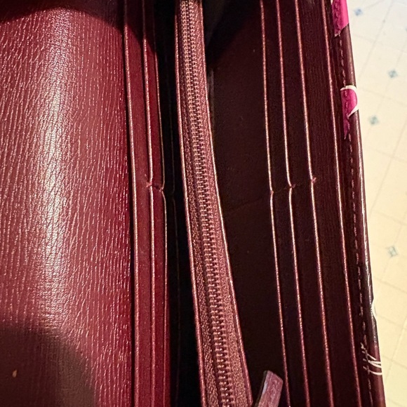 Gucci Leather Heartbeat Continental Flap Wallet - Excellent Used Condition - Picture 8 of 15